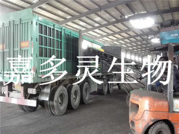 早早的為客戶裝車發(fā)貨